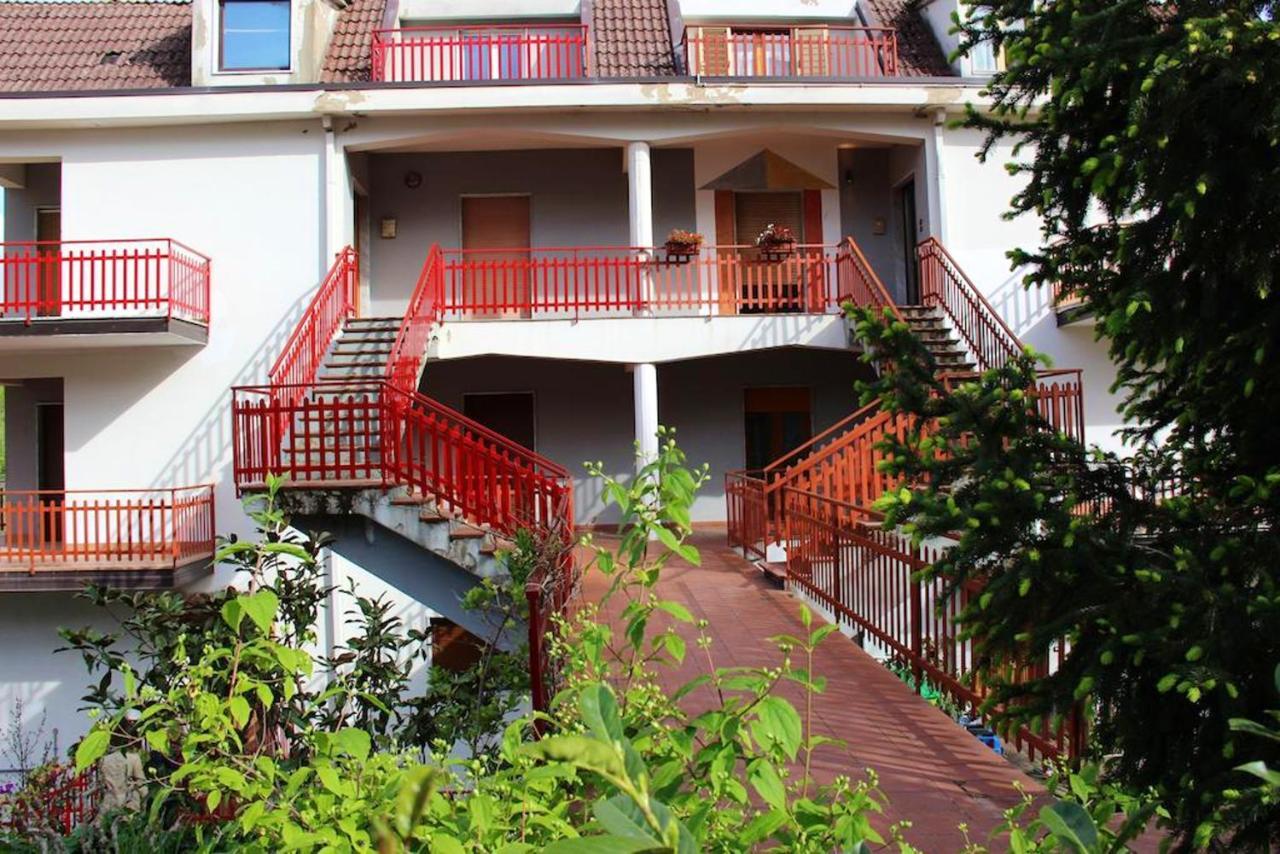 Cosy Apartment In Calvello, 45 Sqm With Included Parking Exterior photo